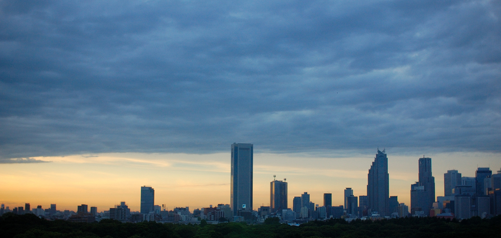 雲の間に夕景