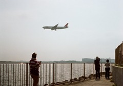 城南島から羽田空港を見る