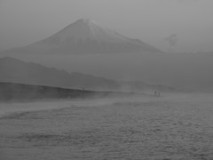 朝靄の海岸