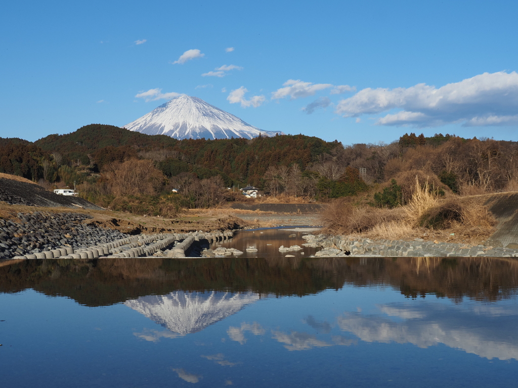 雲が流れて