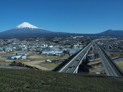 新東名を臨む