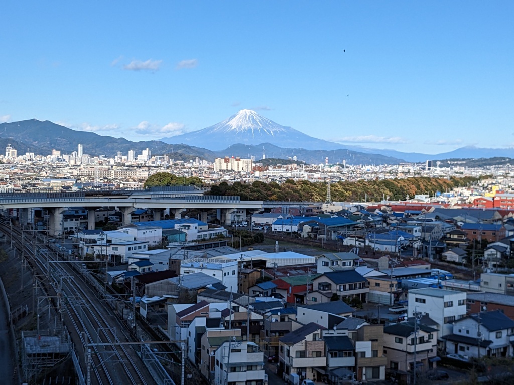 新幹線が来ない。