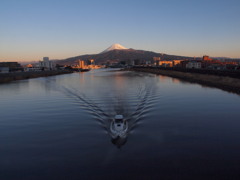 早朝の河口