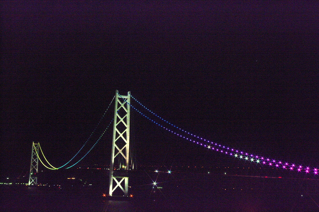 夜の明石大橋