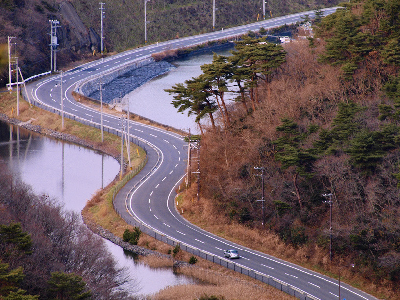 水辺の道