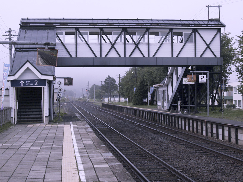 駅の朝