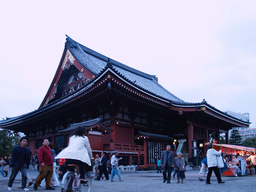 浅草寺境内