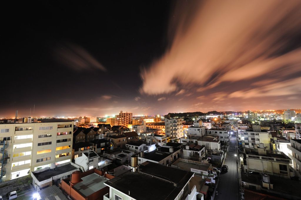 夜空に燃える雲