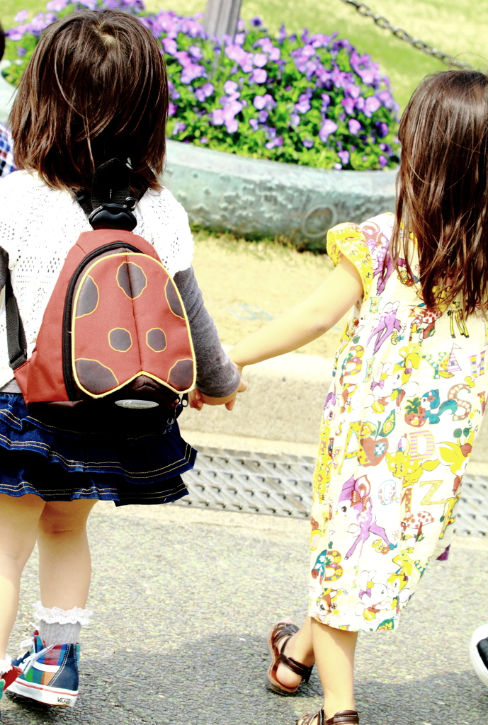 つないで手
