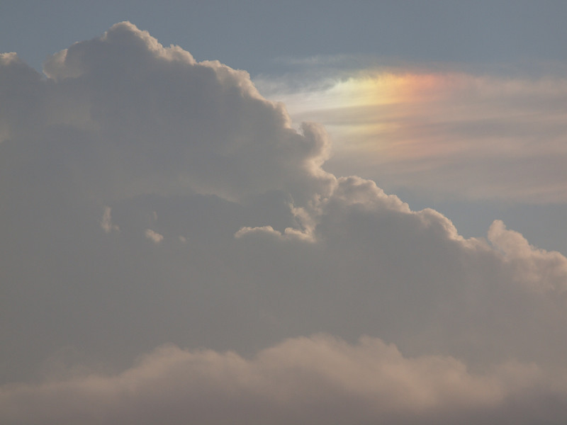 小さな彩雲