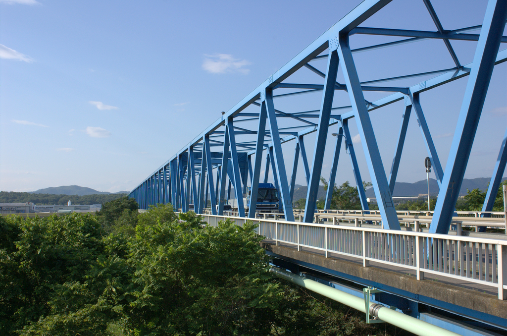 晴れた日の愛岐大橋