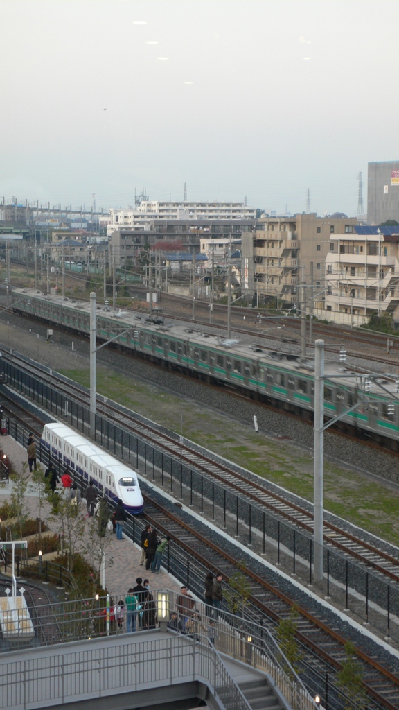 小さな新幹線と大きな電車