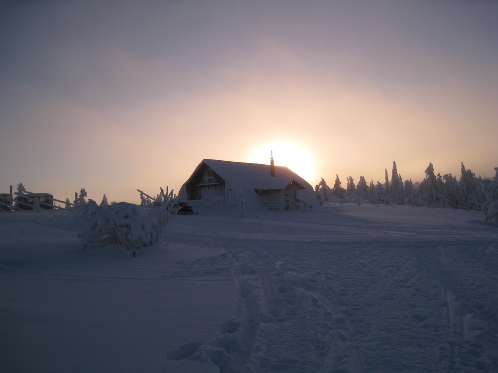 雪中の小屋