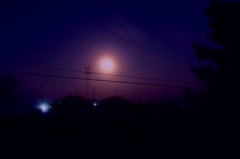 月、靄、塔