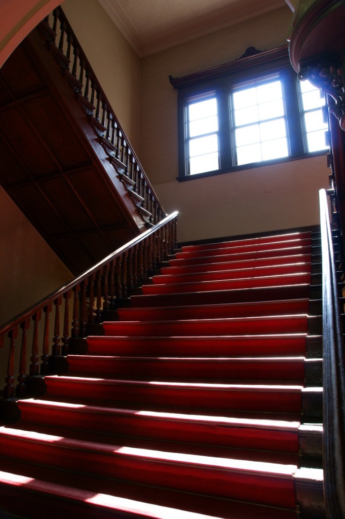 光り輝く階段