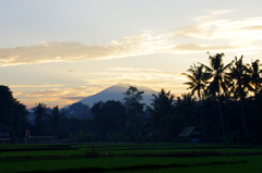 Agung di pagi hari 