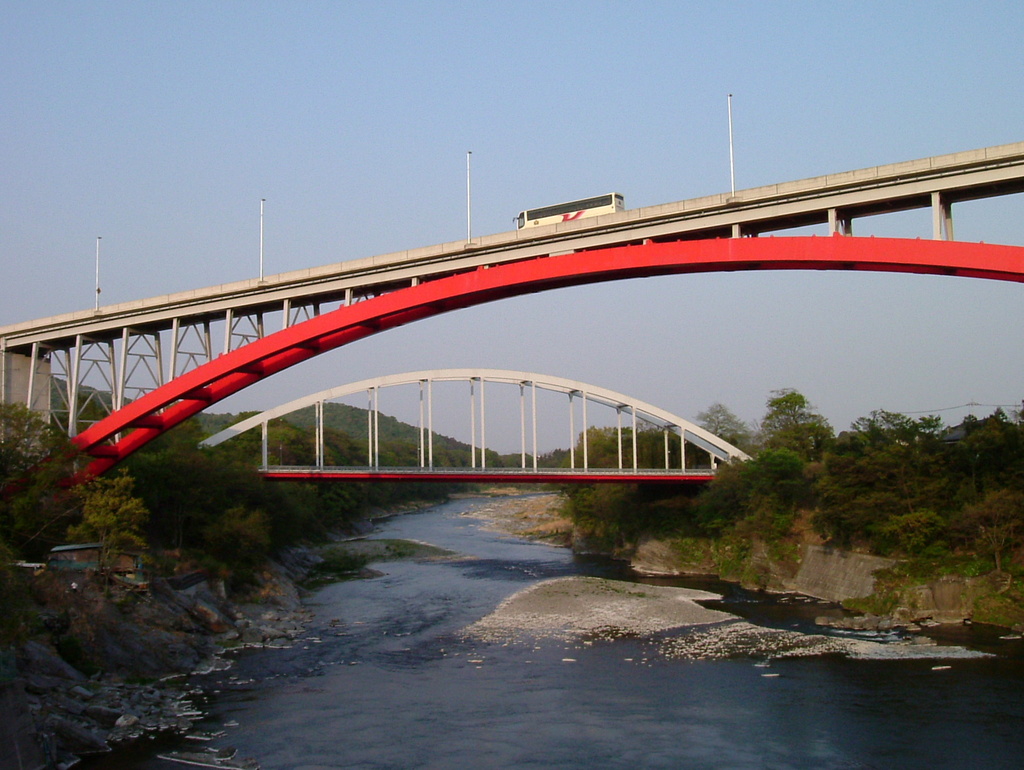 橋をまたぐ橋