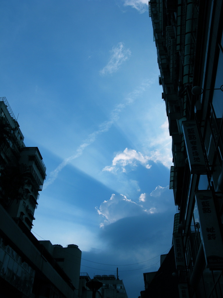雲から放たれた光