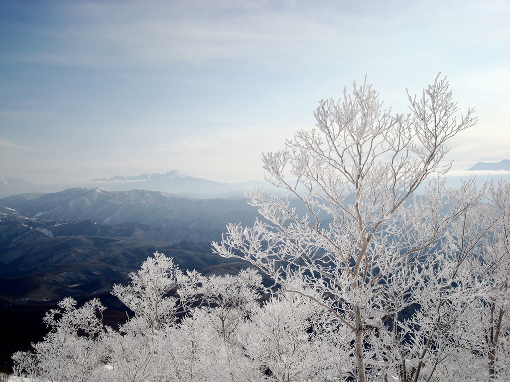 山頂からの雪景色