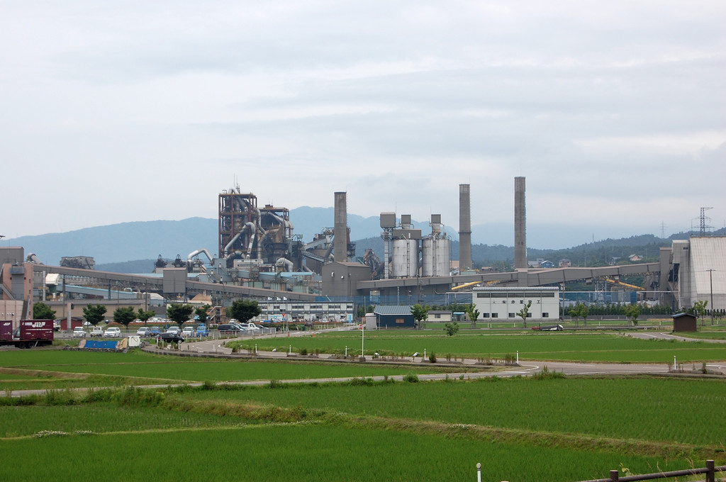 糸魚川市　明星セメント工場