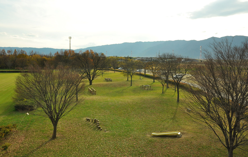 河川敷のスポーツ公園。