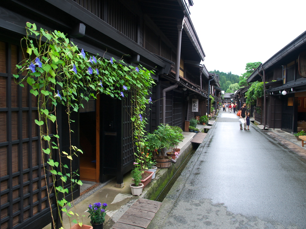 高山、朝の街並み