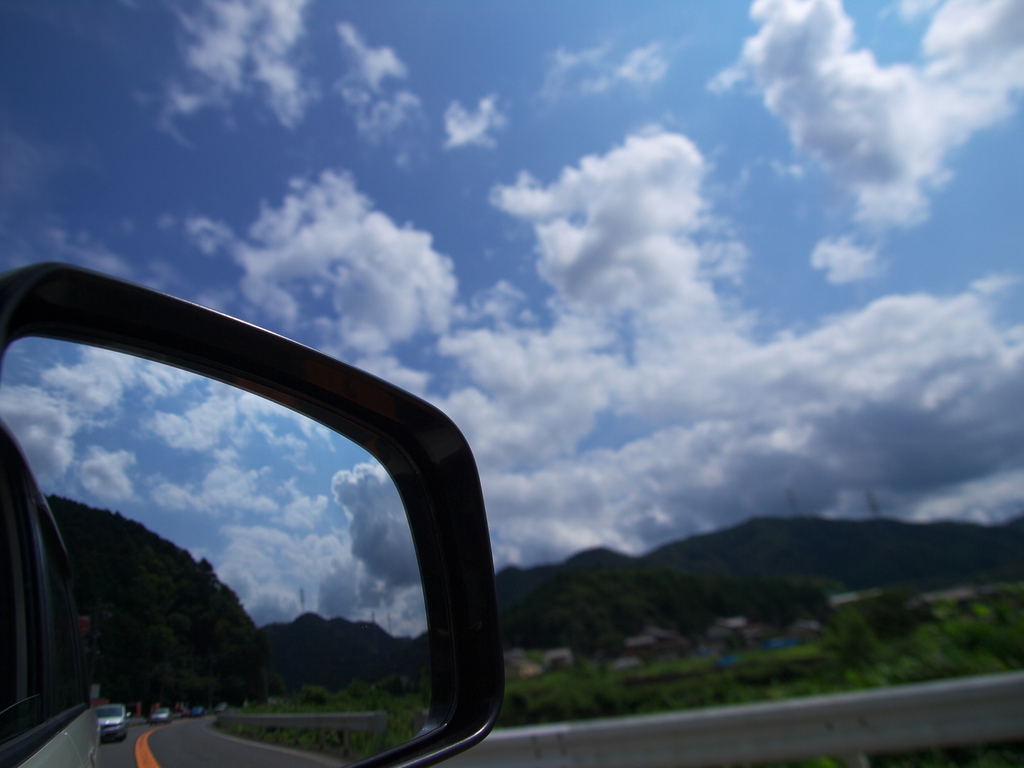 ドアミラーと空
