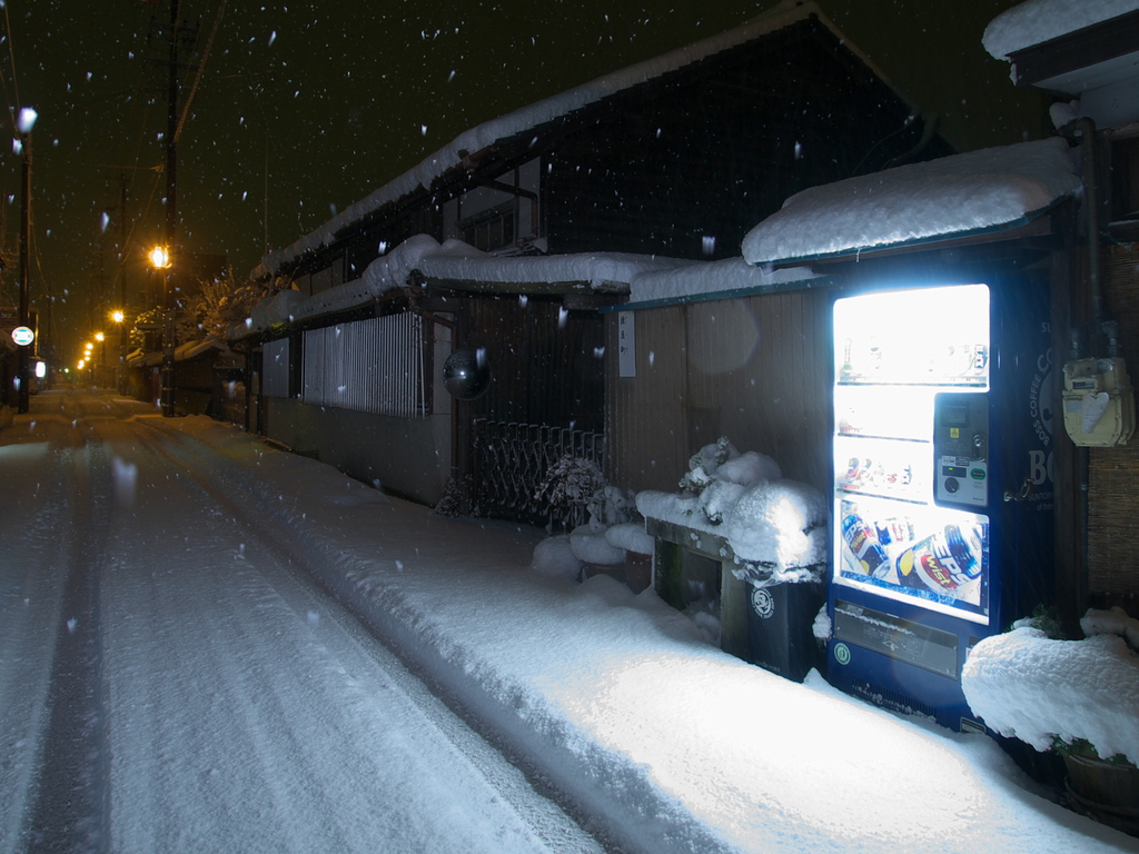 雪中自販機