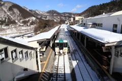 鳴子駅にて