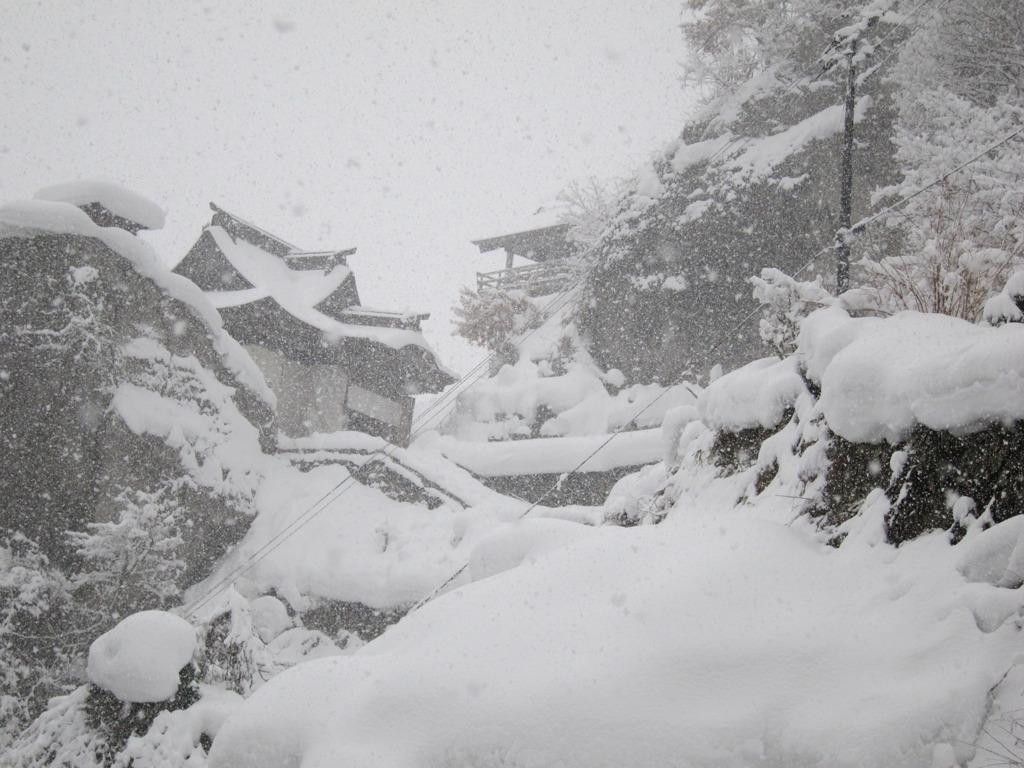 雪の山寺　五大堂