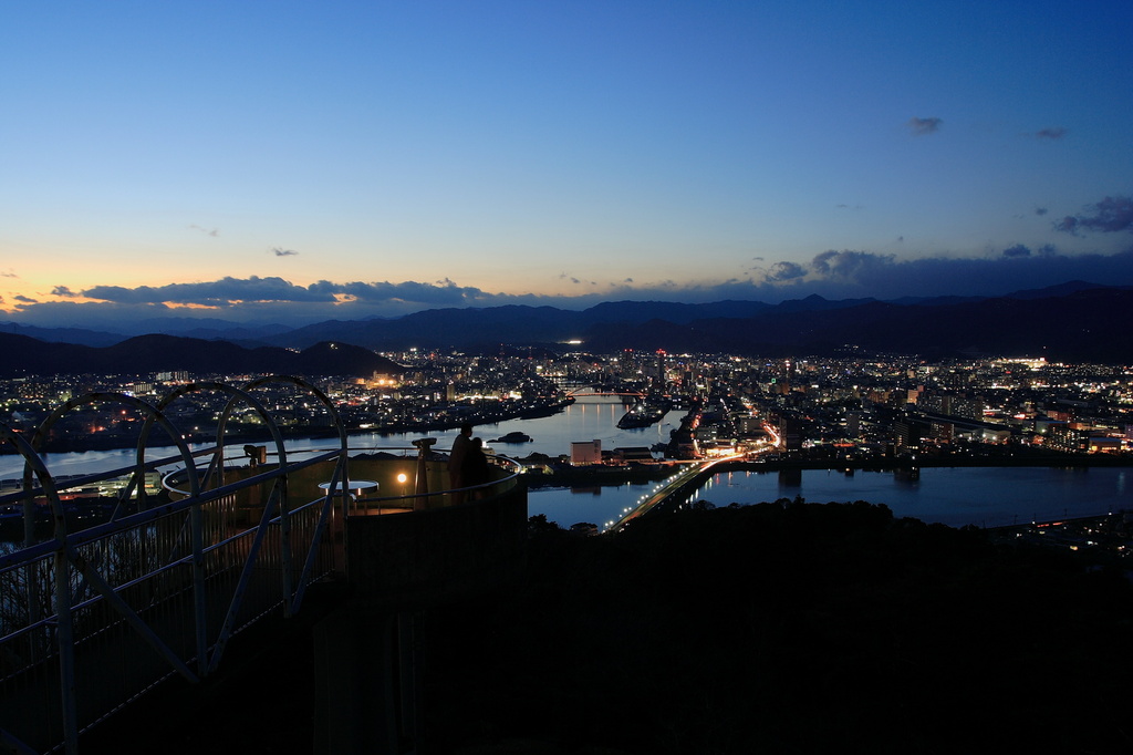 トワイライトな高知の夜景