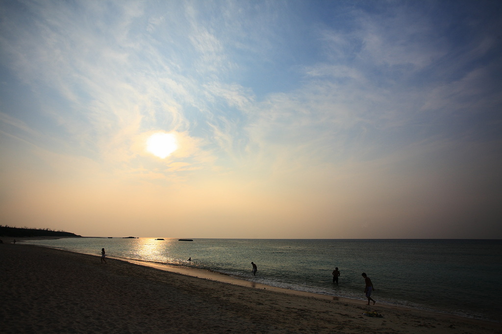 海岸で遊ぶ