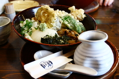 はぁ～、今晩は何時に食事にありつけるのやら…