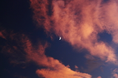 青い空、赤い雲、白い月、、、