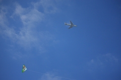 飛行機と凧