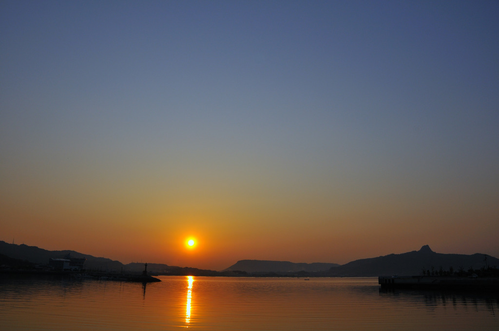 屋島と五剣山と夕焼け