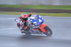 雨中の攻防