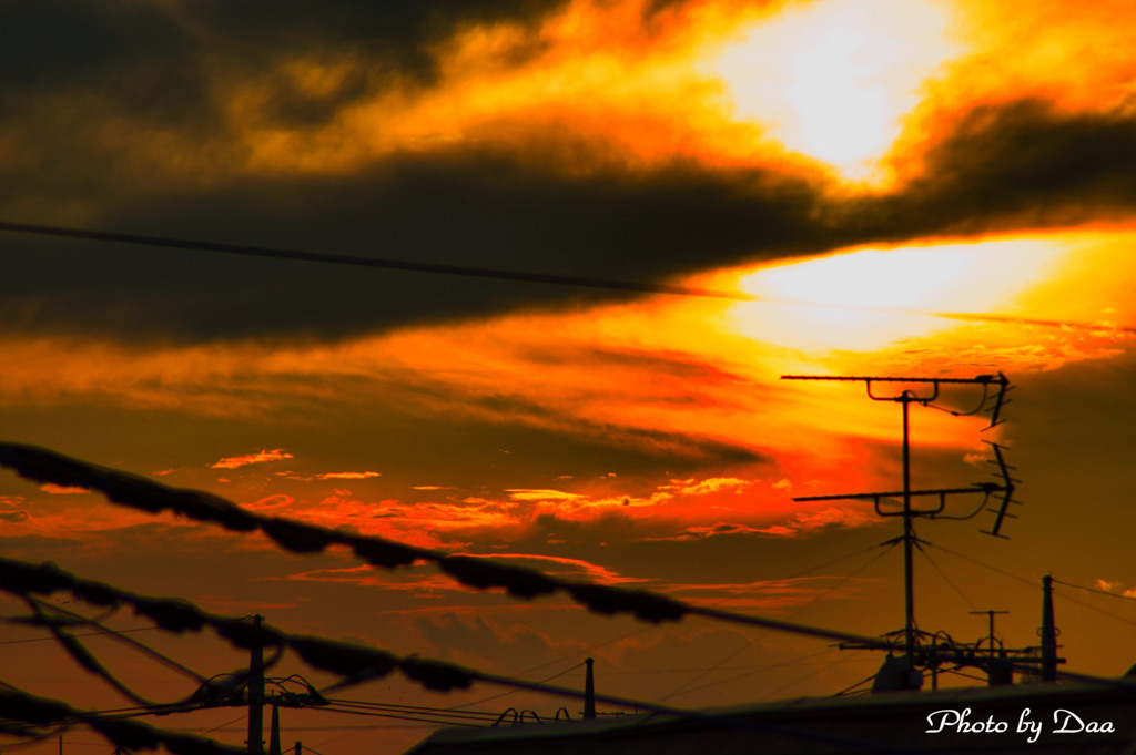 アンテナの向こうに夕日