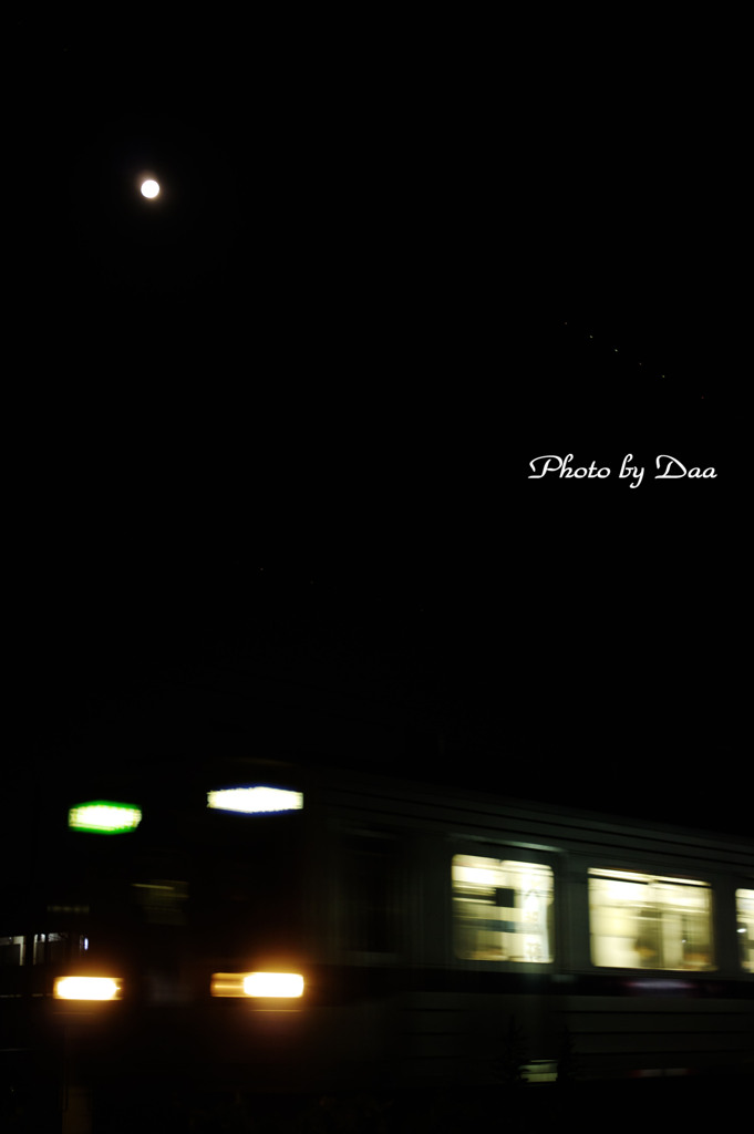 名月と夜電車