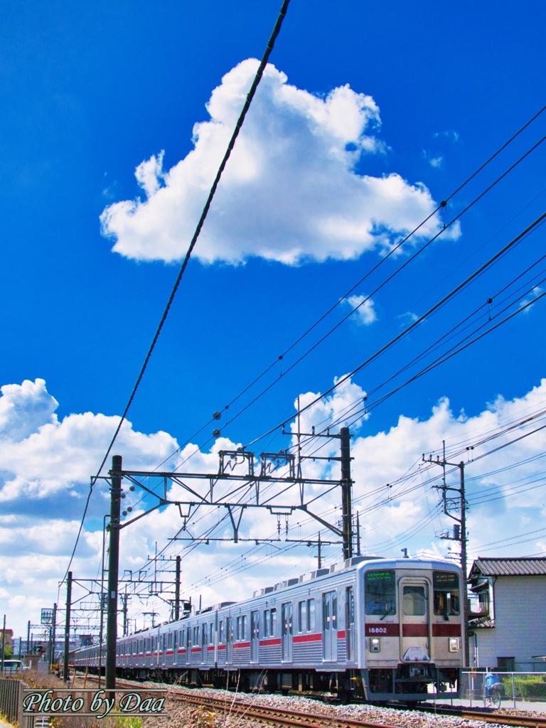 雲と東武電車