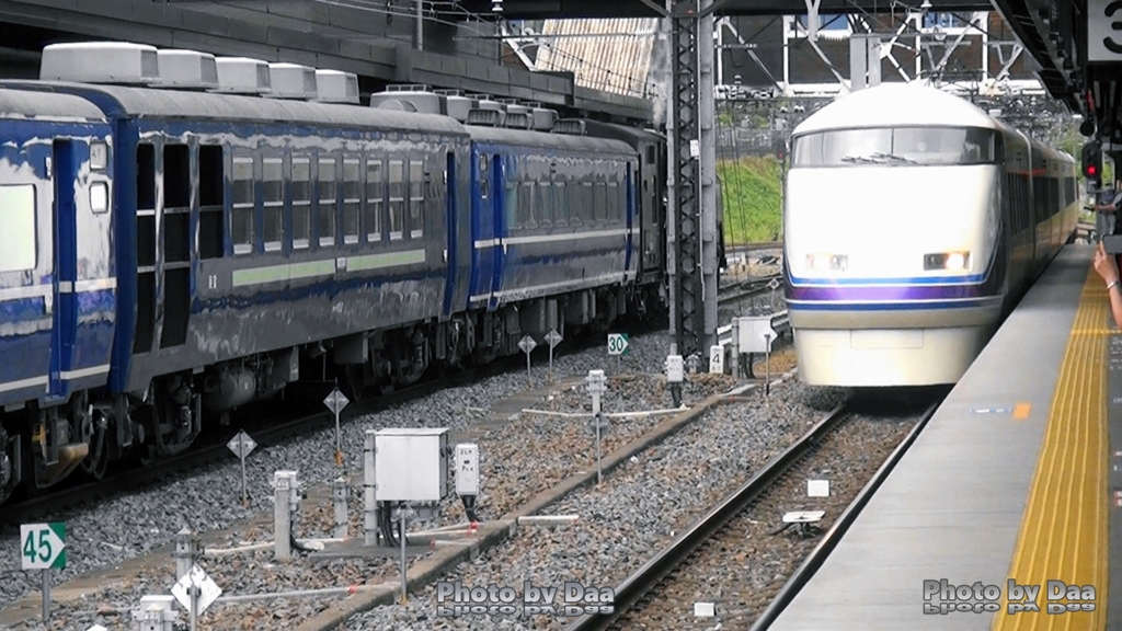 SLとすれ違うスペーシア