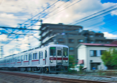 東武10000系走る