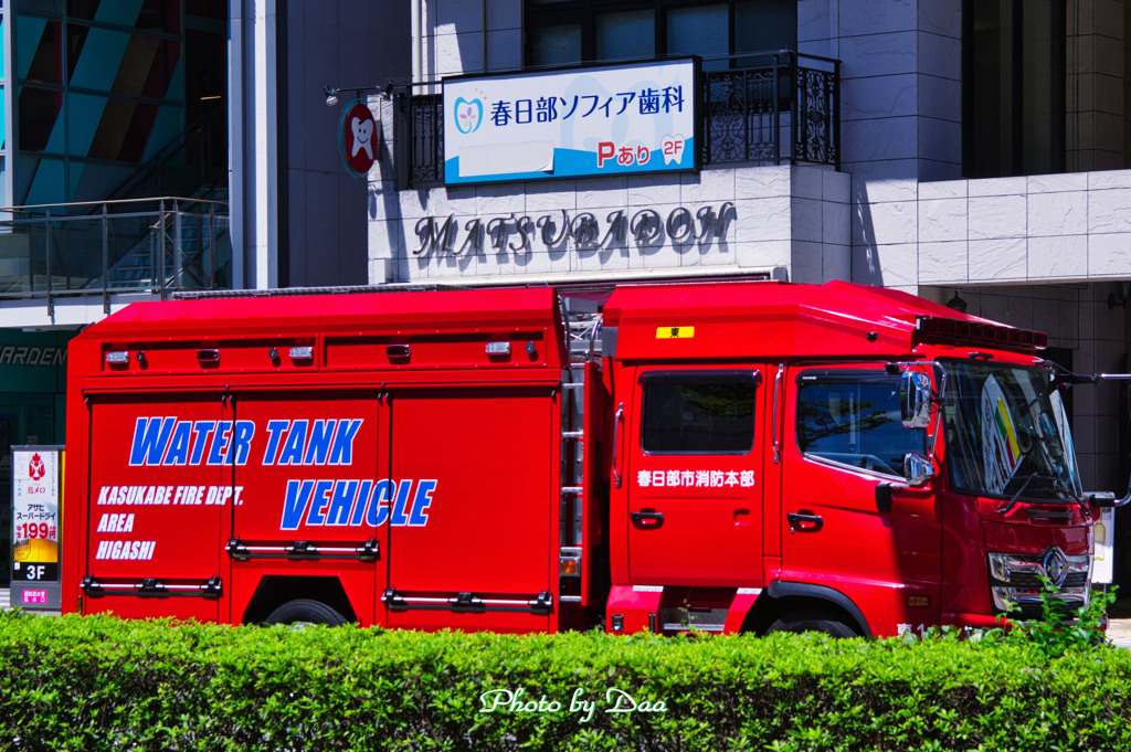 赤い車
