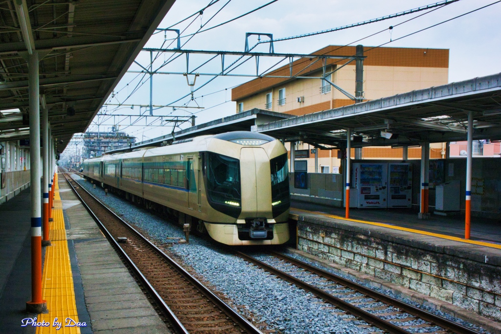 一ノ割駅を通り過ぎるリバティ