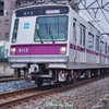 曇天下の東京メトロ８０００形