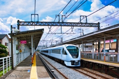 一ノ割駅を駆け抜けるX