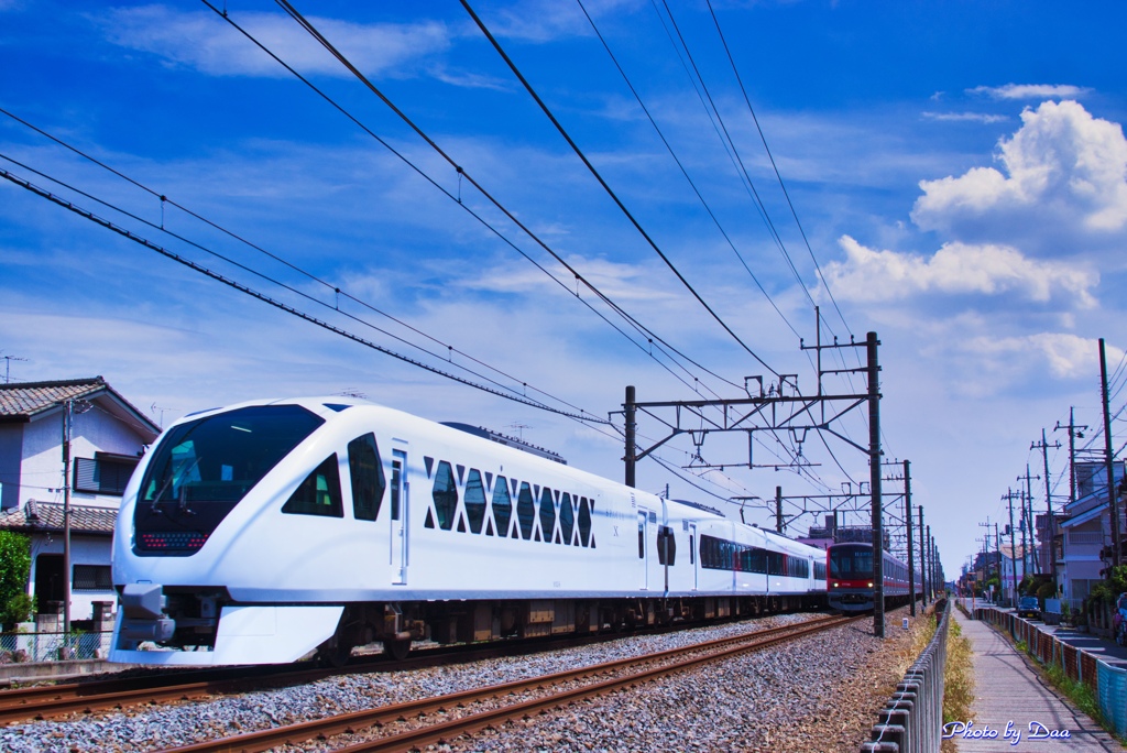 東武鉄道と初夏の空