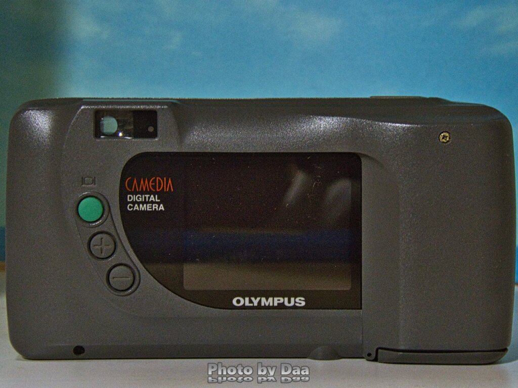 OLYMPUS CAMEDIA C-820L（背面）