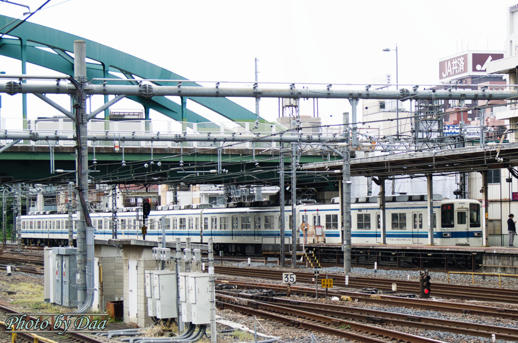 大宮駅に入る8000系