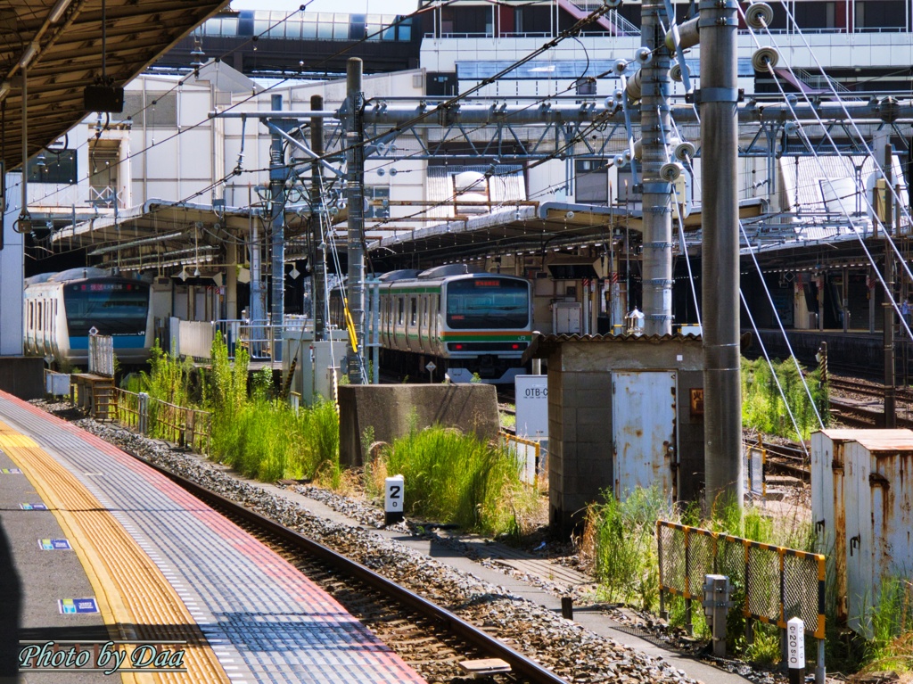 東武のホームからJRのホームを見る